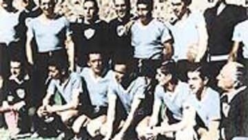 <b>GLORIA EN RÍO.</b> Máspoli (arriba, segundo por la derecha), con la selección uruguaya campeona en 1950.