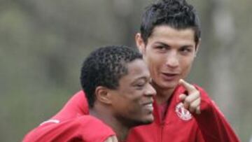 Evra y Cristiano Ronaldo en la etapa en la que el luso jugaba en el equipo ingl&eacute;s, donde entablaron una buena amistad.
