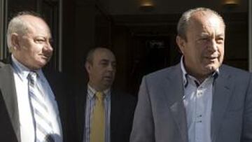 <b>ELLOS FUERON. </b>Roberto Bedoya, en nombre del Racing, y Francisco Javier López Marcano en el de Cantur.