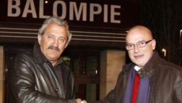 <b>REGRESO. </b>Vidal saluda al consejero econ¨®mico Garc¨ªa Palaz¨®n.