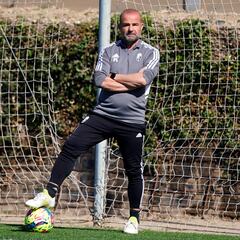 El parón por selecciones deja margen de maniobra a Paco López