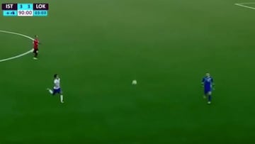 De Karius a Yashin en la misma jugada: incre赤ble lo que le sucedi車 a este portero en el 94'