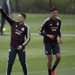Chicharito pide entre bromas VAR en entrenamiento del Tri
