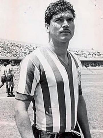 El mítico Chava Reyes jugó para las Chivas del Guadalajara y San Luis. Se despachó con 125 goles.