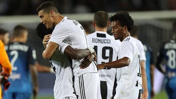 Matuidi, Cristiano Ronaldo y Juan Guillermo Cuadrado celebrando el triunfo de Juventus 1-2 sobre Empoli por la Serie A de Italia