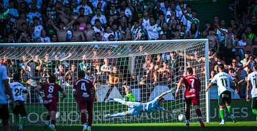 Suspensos y más suspensos del Racing contra la Cultural Leonesa