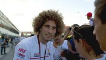 <b>QUERIDO EN CASA. </b>Simoncelli siempre atendía a sus fans en Misano.