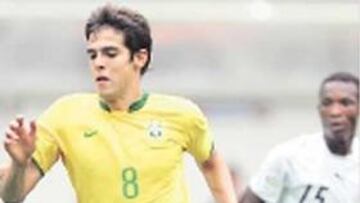 <b>KAKÁ.</b> Tiene 24 años y es uno de los mejores centrocampistas del mundo. El Mundial ha revalorizado su caché. Ha marcado 13 goles en la última Liga. Conduce el balón la perfección y tiene una visión de juego insuperable.
