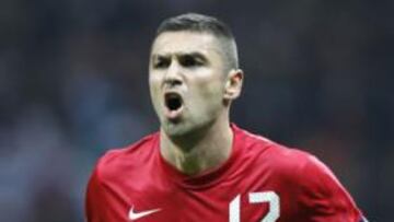 <b>ARIETE. </b>Burak Yilmaz celebra un gol con la selección turca. Esta temporada ha marcado 33 en la liga.