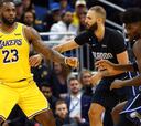 Otro triple-doble de LeBron para los mejores Lakers en 34 años