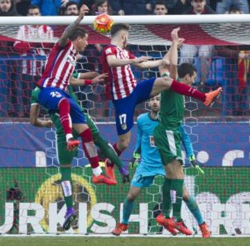 Saúl marca el 2-1.