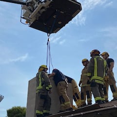 Queda atrapada en su chimenea tras intentar entrar en su casa