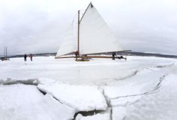 Los amantes de la vela sobre hielo han podido disfrutar más tiempo del río Hudson helado debido al duro invierno que ha padecido el noreste de EEUU.