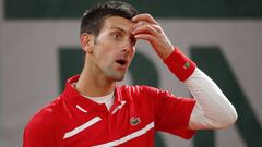 Novak Djokovic reacciona durante su partido ante Rafael Nadal en la final de Roland Garros 2020.