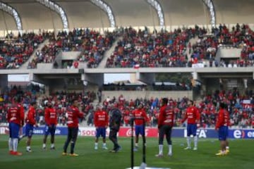 Chile comienza los trabajos precompetitivos ante la mirada del público que llegó al Sánchez Rumoroso.