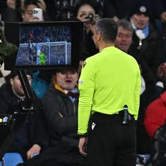 Mikel San José adivina la nacionalidad del árbitro de VAR del City por un penalti