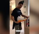 Así reaccionó Cristiano al ver unas zapatillas talla 50 de Gasol