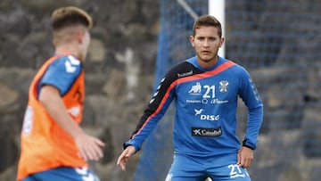 Jorge Sáenz durante el entrenamiento con el Tenerife.