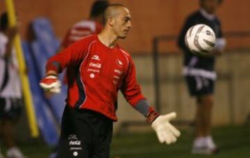 Eduardo Lobos, ex arquero de Colo Colo y actual meta de Cobresal, jugó por la selección chilena adulta en amistoso frente a Israel el 2008.