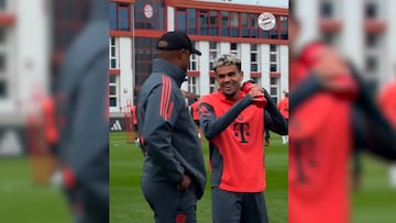 Primera práctica bajo la lluvia que no le borra la felicidad de su rostro.