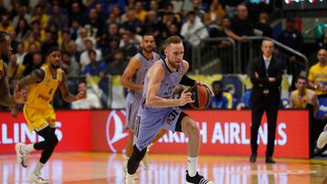 Tel Aviv (Israel), 13/04/2023.- Musa Dzanan of Real Madrid in action during the Euroleague Basketball match between Maccabi Tel Aviv and Real Madrid, in Tel Aviv, Israel, 13 April 2023. (Baloncesto, Euroliga, Estados Unidos) EFE/EPA/ATEF SAFADI