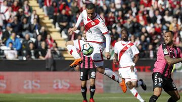 Raúl de Tomás jugando con el Rayo Vallecano