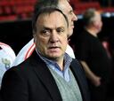 Advocaat refuerza la defensa en la lista definitiva de Rusia