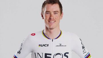 Rohan Dennis posa con el maillot arco&iacute;ris con el patrocinio del Ineos tras firmar por la escuadra brit&aacute;nica.