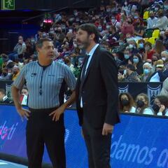 Álex Mumbrú, con micro abierto todo el partido: puro espectáculo