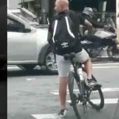 El sorpresivo paseo de Sampaoli en bicicleta que se hizo viral