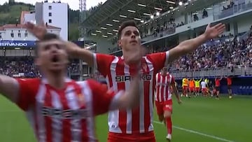 06-10-24. GASPAR CAMPOS CELEBRA SU GOL EN IPURUA, JUNTO A GUILLE ROSAS.