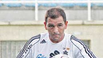 <b>EN ACTIVO. </b>Pedro Berruezo hijo milita actualmente en el Ceuta.