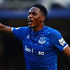 Carlo Ancelotti busca fuerte competencia para Yerry Mina