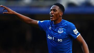 Carlo Ancelotti busca fuerte competencia para Yerry Mina