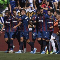 Aitor salva al Levante y agrava la situación de Pellegrino