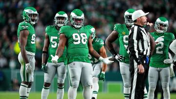 PHILADELPHIA, PENNSYLVANIA - OCTOBER 22: Jalen Carter #98 of the Philadelphia Eagles looks on during the second quarter of a game against the Miami Dolphins at Lincoln Financial Field on October 22, 2023 in Philadelphia, Pennsylvania.   Mitchell Leff/Getty Images/AFP (Photo by Mitchell Leff / GETTY IMAGES NORTH AMERICA / Getty Images via AFP)