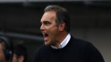 Lasarte explota y se retira molesto de conferencia