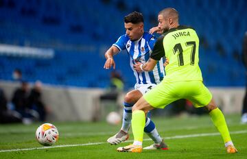 Djouahra, frente a Juncá, en un partido en Segunda ante el Girona.