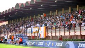 La grada del Miniestadi de Paterna esta ma&ntilde;ana en el derbi femenino Valencia-Levante. 