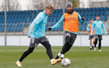 Zidane sonr¨ªe: todos disponibles en el Madrid para visitar al Eibar