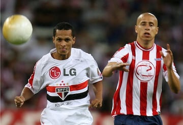 Otra hazaña de nuestra lista es cortesía de las Chivas, que en la edición de 2006 cortó una de las rachas más largas del continente. Durante la fase de grupos, el cuadro rojiblanco derrotó 2-1 al Sao Paulo en Brasil, con lo que le cortó al Tricolor Paulista una racha de 30 partidos internacionales sin perder, lo que se traducía en 19 años.