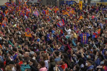 El partido de Champions entre Barcelona y Real Madrid ha batido el récord mundial de asistencia a un partido de fútbol femenino con 91.553 espectadores. El aspecto del Camp Nou era espectacular. 