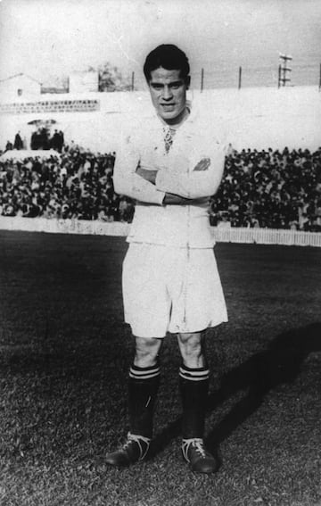 Militó en el Real Madrid entre 1928 y 1932. La última temporada de su carrera, la 42-43, jugó en el Granada.