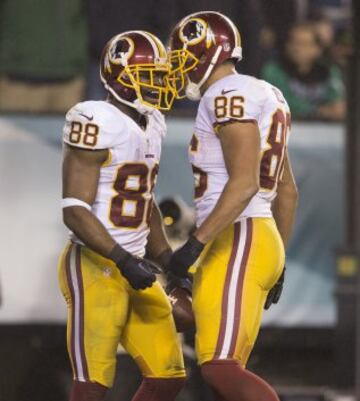 Y en el primer drive del ¨²ltimo cuarto, la puntilla: touchdown de Cousins a Pierre Gar?on de 13 yardas, redondeado por una conversi¨®n de 2 puntos de Cousins a Crowder. 38 a 17 y el partido pr¨¢cticamente resuelto. Reed y Gar?on, en la foto celebrando este TD, fueron los dos mejores receptores de Washington con 129 y 80 yardas respectivamente.