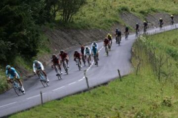 El pelotón recorriendo los 146 km de la etapa de hoy.