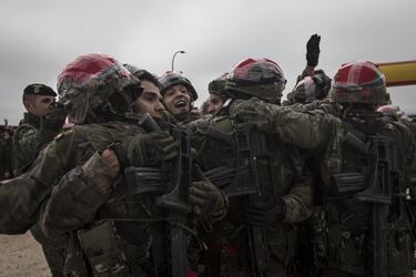 La alegría por fin se deja notar. El esfuerzo ha sido titánico y es momento de la recompensa, el aplauso de los compañeros y saber que el trabajo ha tenido un buen resultado.