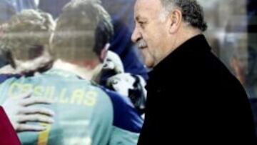 Del Bosque, junto a una imagen de Casillas.