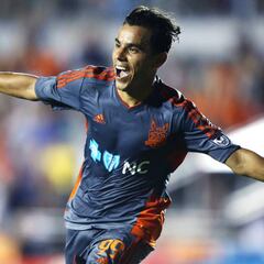 Omar Bravo se estrenó con gol en la NASL ante el Miami FC