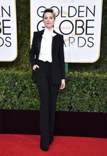 Evan Rachel Wood acudi¨® con traje.