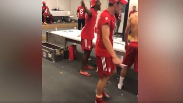 El cántico de Alaba en camarín del Bayern: ¡casi queda sin voz!